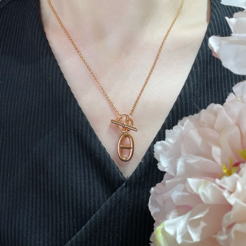 H**me5 necklaces